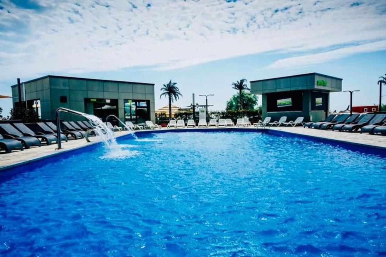 Baby Sea View And Pools Apartment- Mamaia Beach Resort Navodari Exterior photo