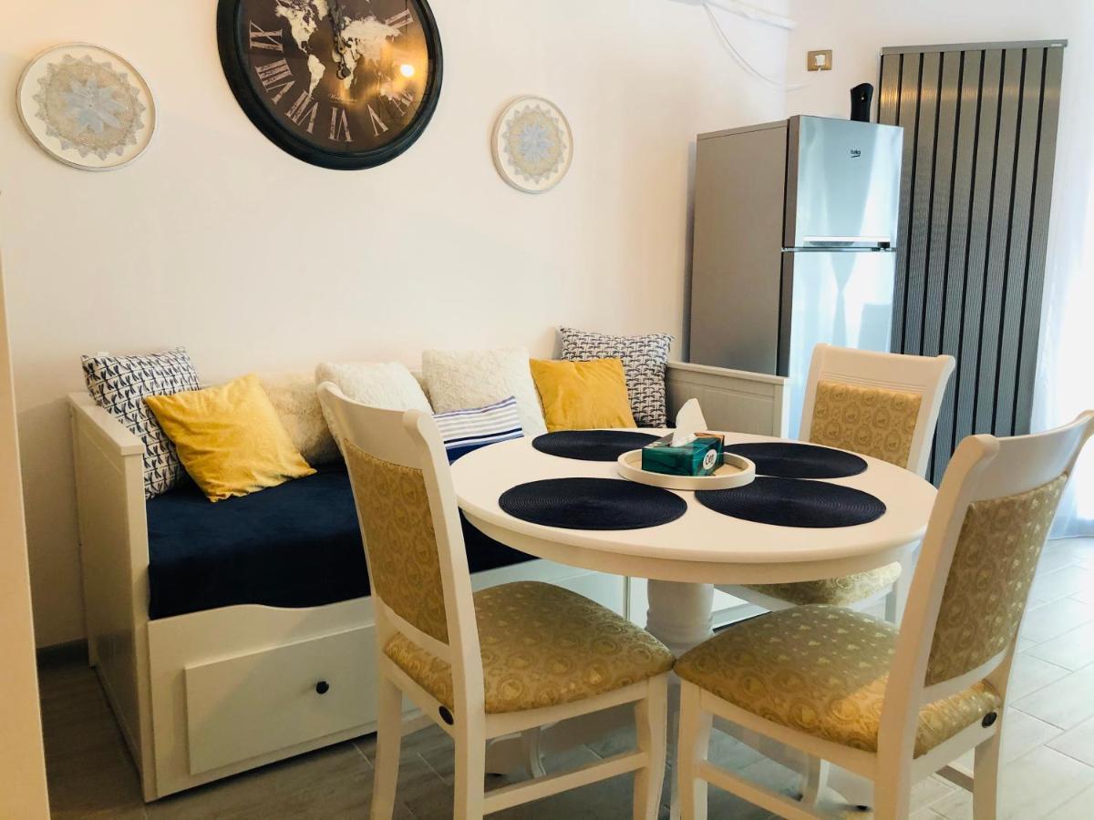 Baby Sea View And Pools Apartment- Mamaia Beach Resort Navodari Exterior photo